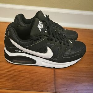 Womens Size 7 Nike Air Max Black and White Sneakers